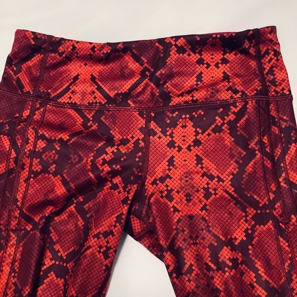 LuluLemon 4 Red Snakeprint Crops Capris - Picture 7 of 9